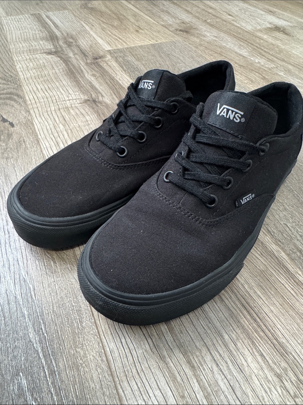 Vans Women's All-Black Classic Low-Top Canvas Sneakers Size 8 - Picture 3 of 8